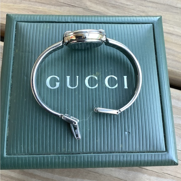 Ladies GUCCI bangle watch ⭐️⭐️⭐️ - Picture 6 of 11